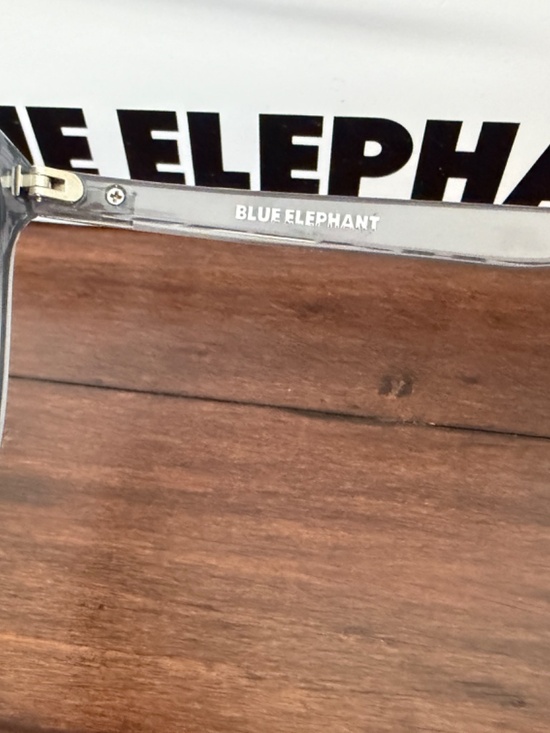 Blue Elephant - Dustin (dark crystal)